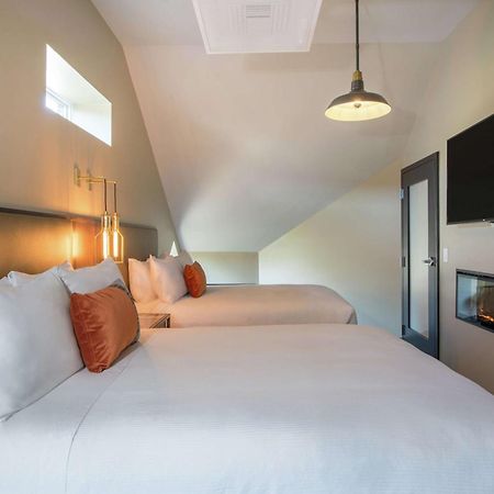 Hotel Saranac, Curio Collection By Hilton Saranac Lake Ngoại thất bức ảnh